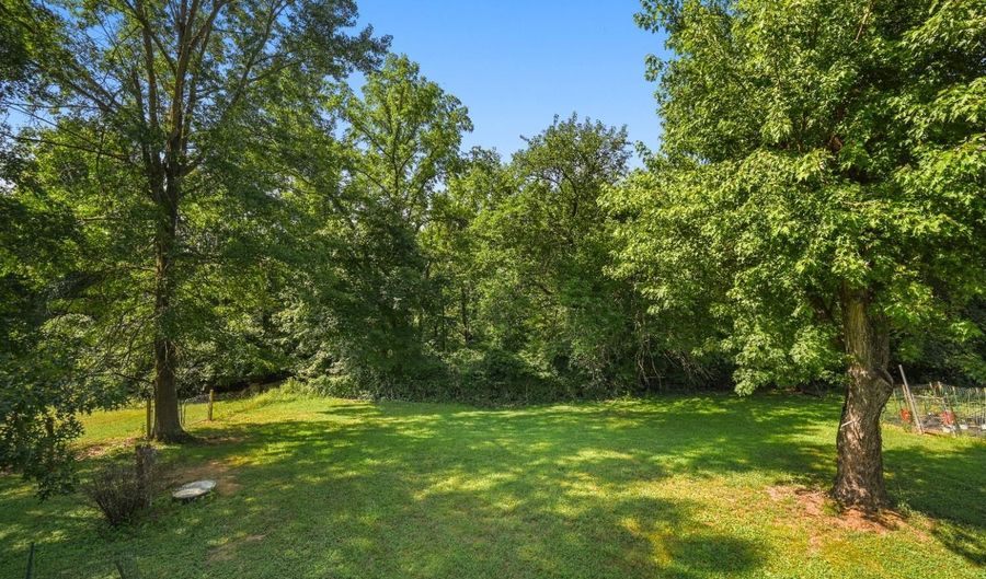 107 Farrar Dr, Aurora, IN 47001 - 3 Beds, 3 Bath