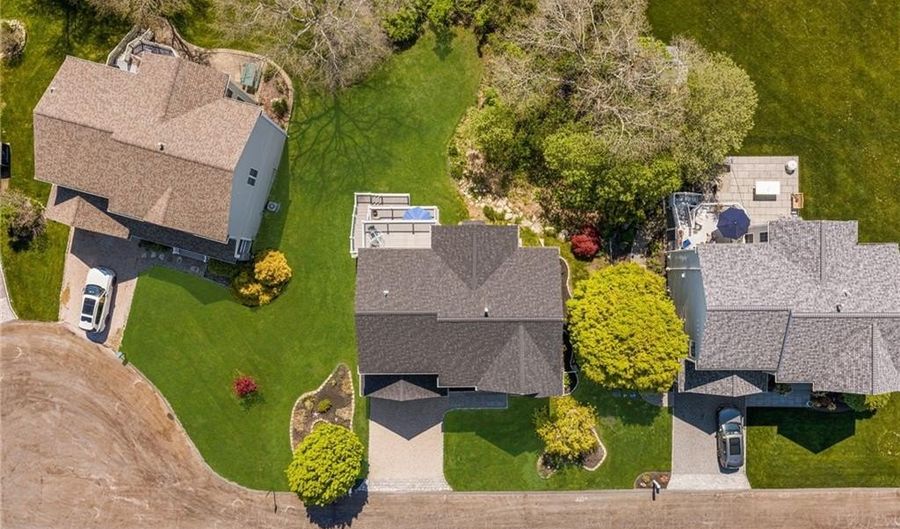 61 Schooner Cove Ln, Narragansett, RI 02882 - 4 Beds, 4 Bath