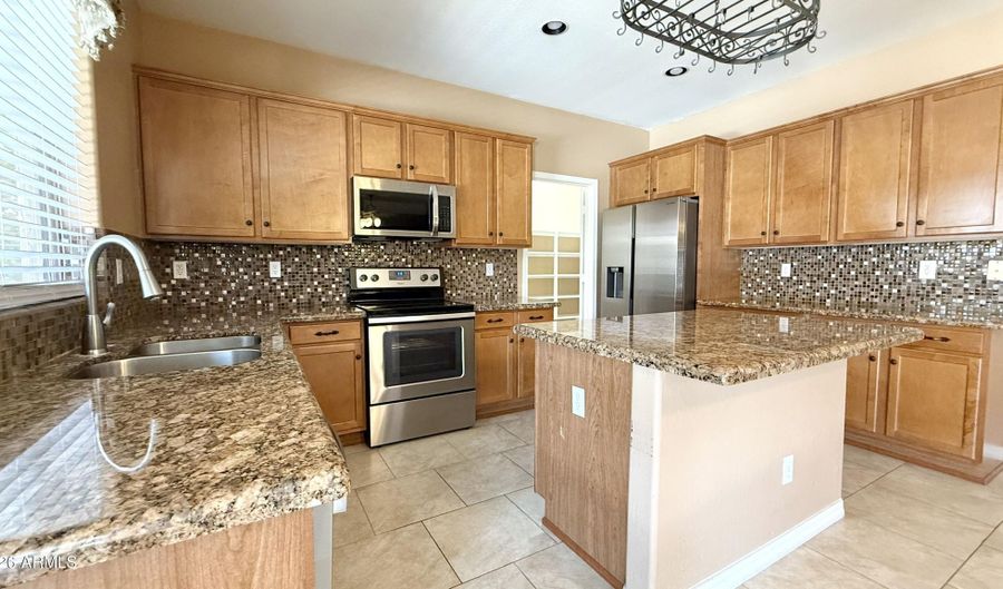 2714 E BIRCHWOOD Pl, Chandler, AZ 85249 - 5 Beds, 3 Bath