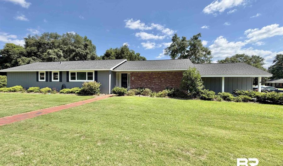 199 W Oak St, Atmore, AL 36502 - 4 Beds, 4 Bath