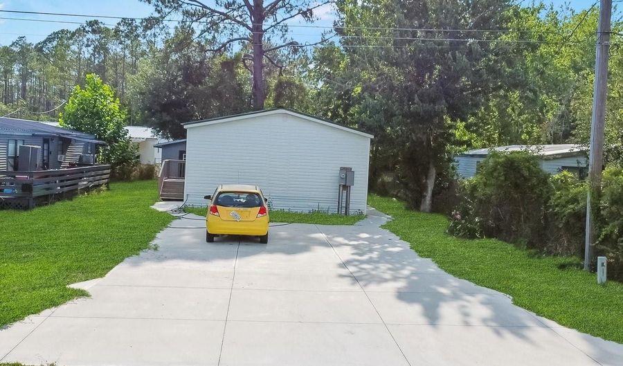 54735 WILLIAMS St, Astor, FL 32102 - 3 Beds, 2 Bath