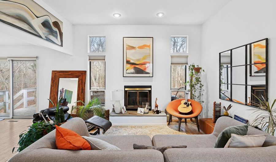 54 Fox Hunt, Amagansett, NY 11930 - 3 Beds, 2 Bath