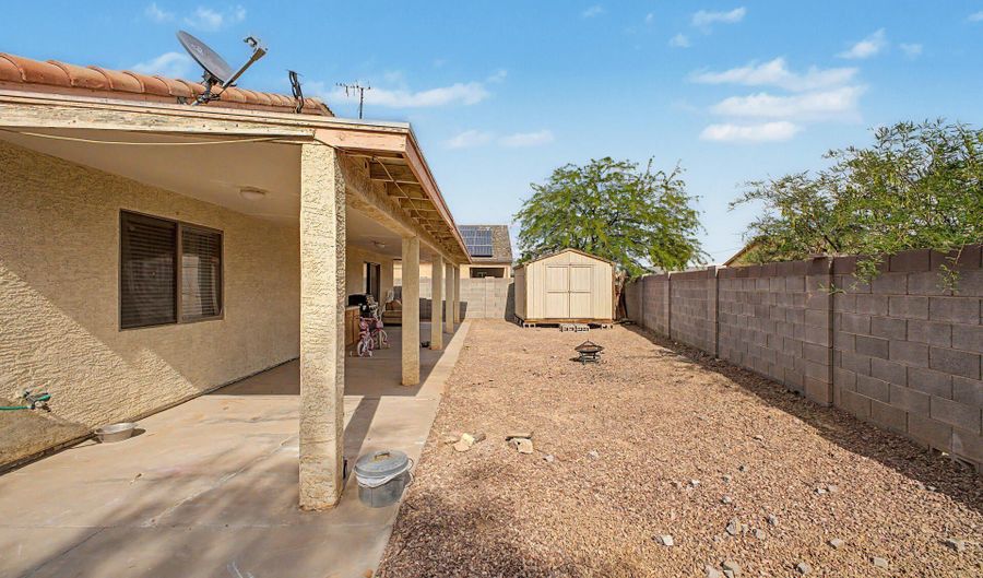 9051 W RAVEN Dr, Arizona City, AZ 85123 - 3 Beds, 2 Bath