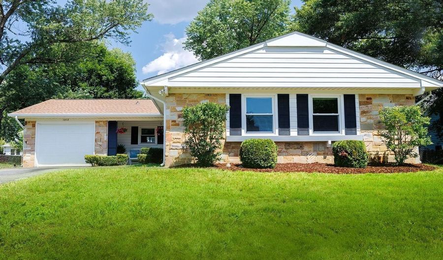 12112 FOXHILL Ln, Bowie, MD 20715 - 3 Beds, 2 Bath