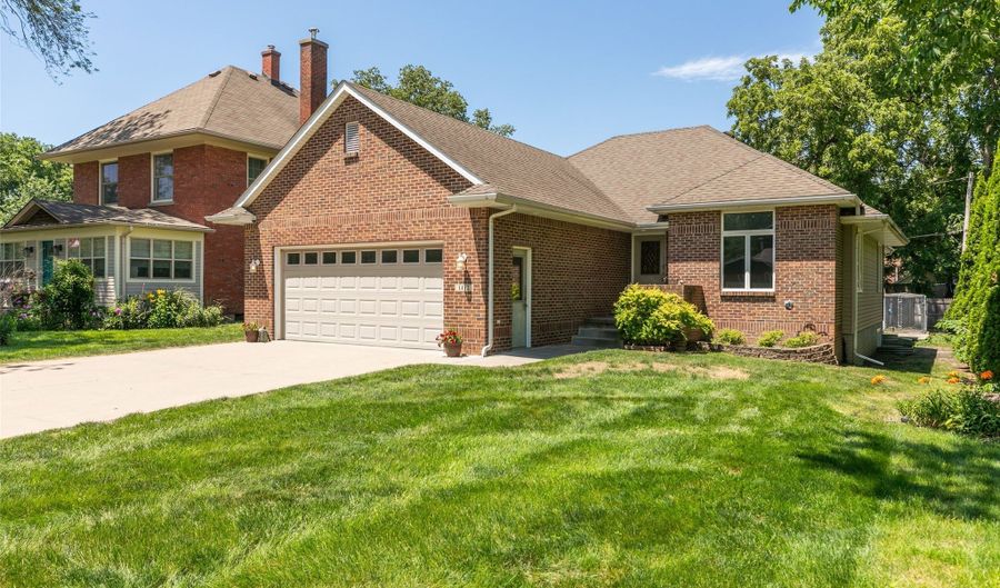 1412 Court St, Adel, IA 50003 - 2 Beds, 2 Bath