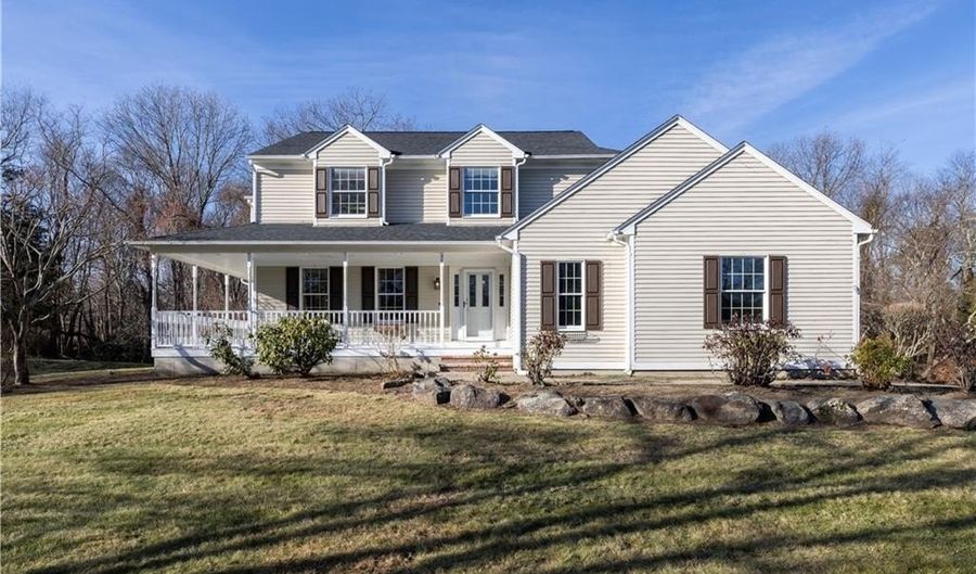 38 Kristen Ln, North Kingstown, RI 02852 - 3 Beds, 2 Bath