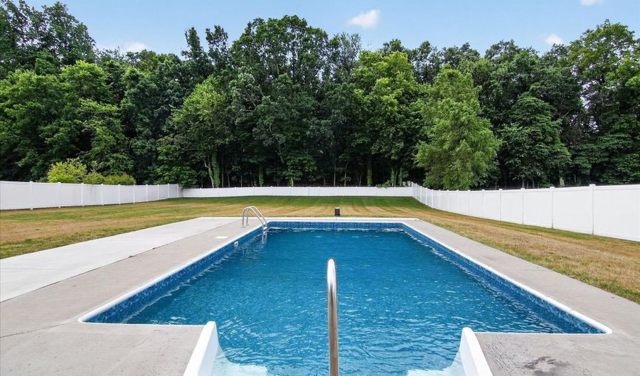 2066 Friar Tuck Cir, Adrian, MI 49221 - 3 Beds, 3 Bath