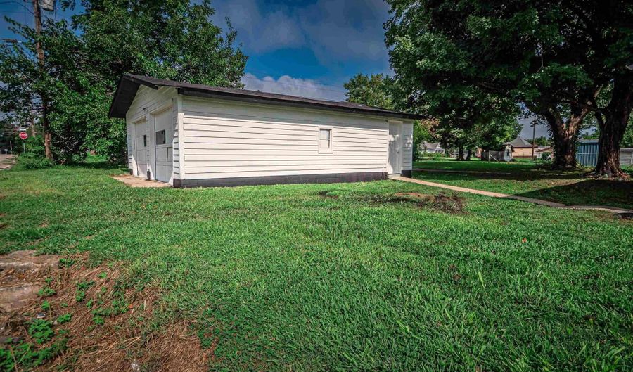 718 S Illinois St, Bicknell, IN 47512 - 2 Beds, 1 Bath