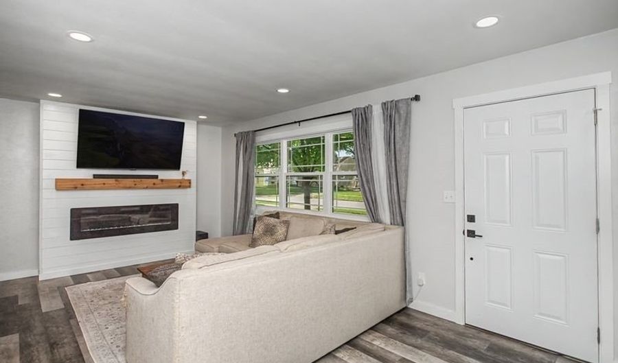 1421 Stafford Ave, Ames, IA 50010 - 3 Beds, 2 Bath