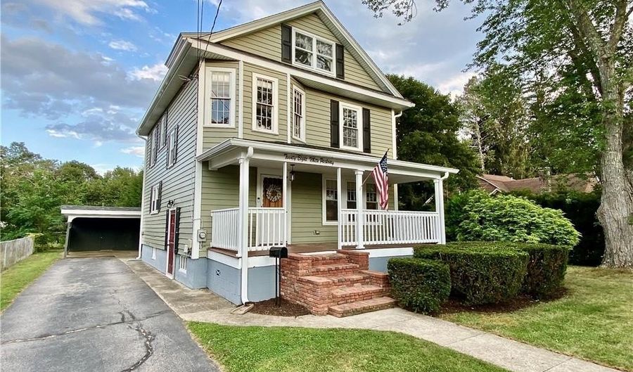 28 White Pkwy, North Smithfield, RI 02896 - 3 Beds, 2 Bath