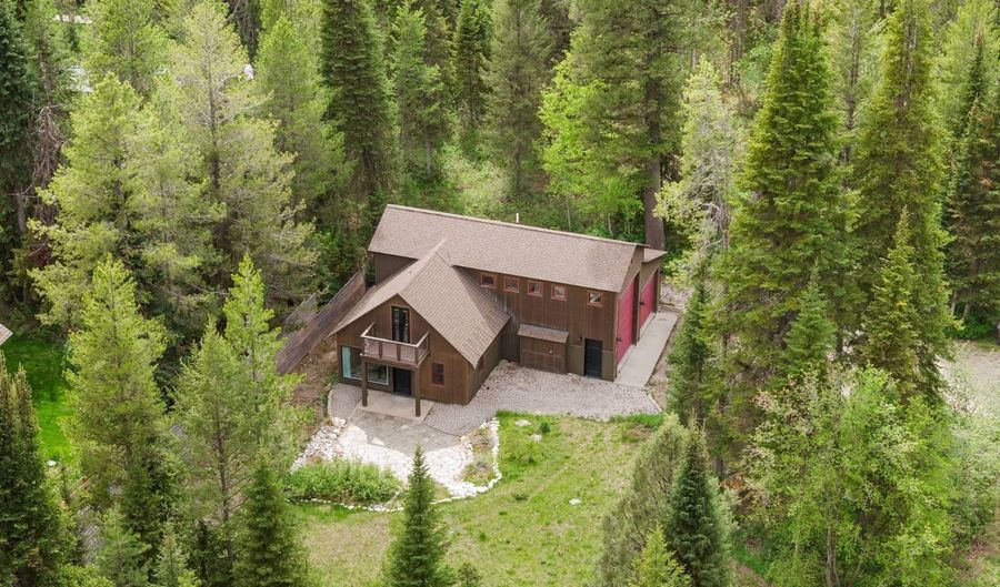 386 Spruce St, Alpine, WY 83128 - 2 Beds, 2 Bath