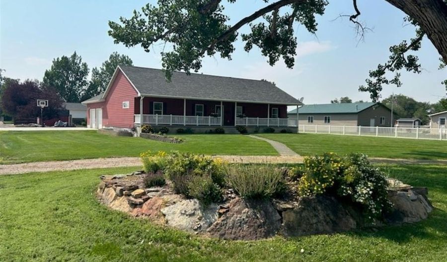 184 S 1st St W, Cowley, WY 82420 - 5 Beds, 2 Bath