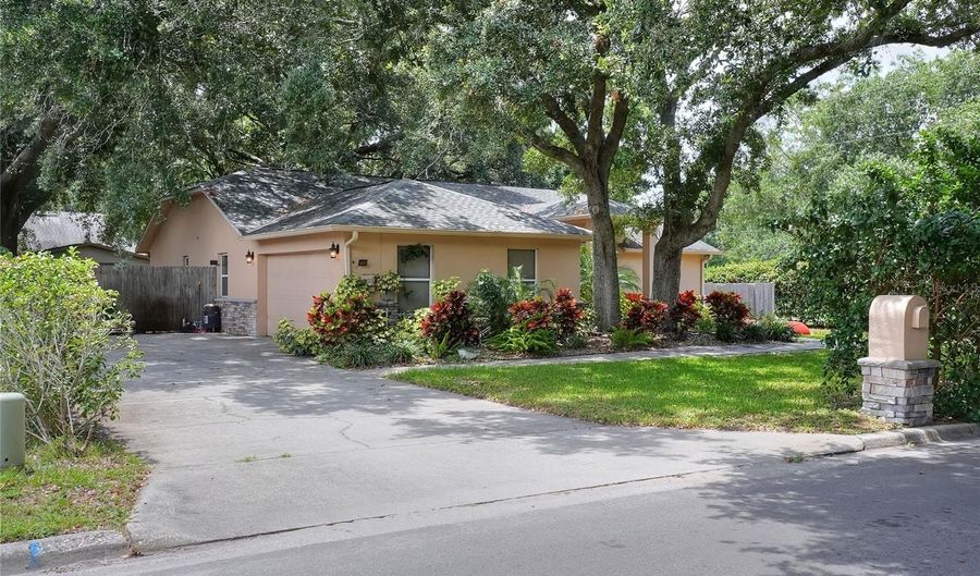 1300 ARIANA WOODS Cir, Auburndale, FL 33823 - 4 Beds, 2 Bath