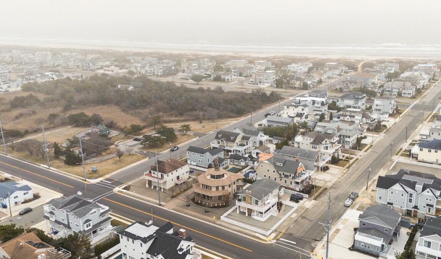 7463 Ocean Dr, Avalon, NJ 08202 - 5 Beds, 3 Bath