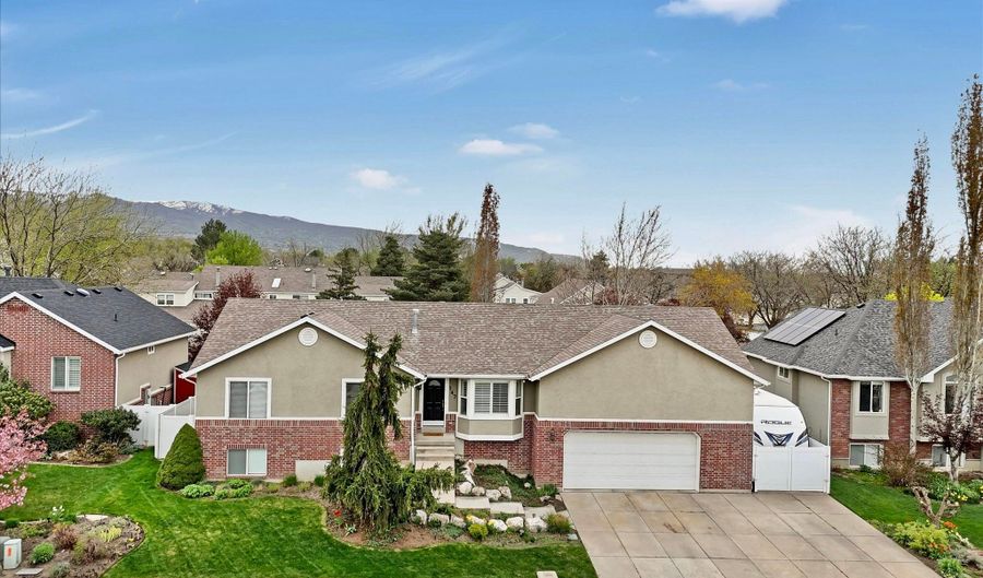 147 W 925 N, Centerville, UT 84014 - 5 Beds, 2 Bath