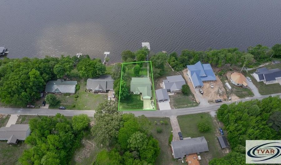 495 Shore Dr, Big Sandy, TN 38221 - 4 Beds, 3 Bath
