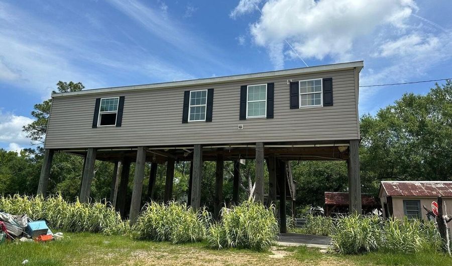 10374 Ms-603, Bay St. Louis, MS 39520 - 2 Beds, 1 Bath