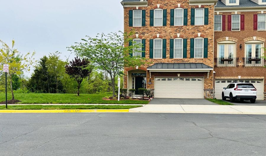 22611 WINDSOR LOCKS Sq, Ashburn, VA 20148 - 3 Beds, 4 Bath