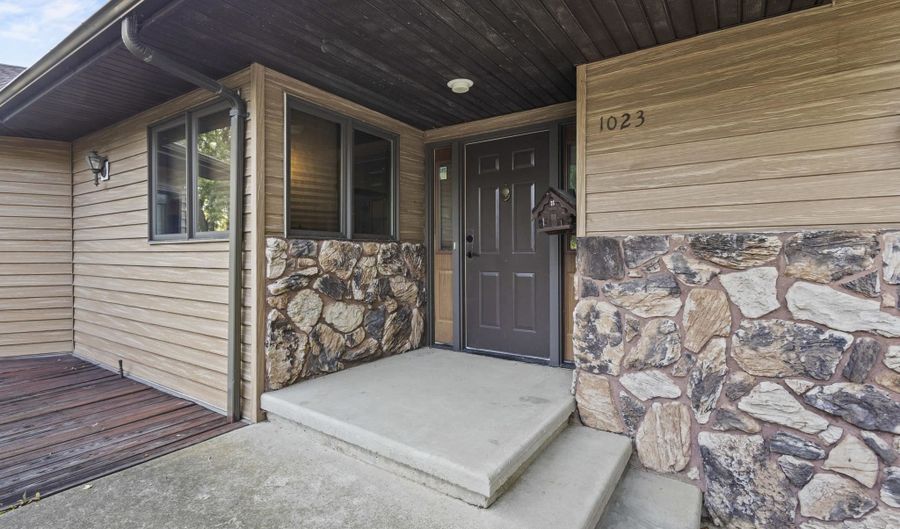 1023 CLEVELAND Ave, Algoma, WI 54201 - 4 Beds, 3 Bath