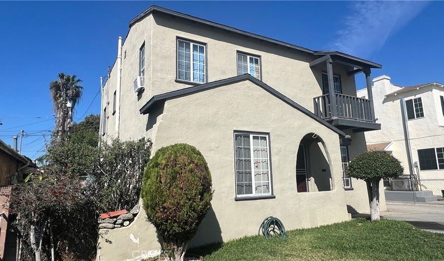 1313 S Woods Ave, East Los Angeles, CA 90022 - 4 Beds, 2 Bath