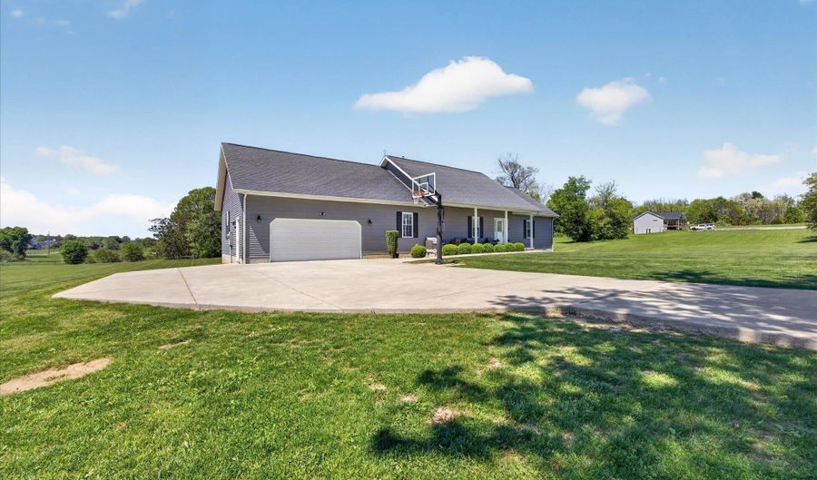 5935 Sandpit Rd, Bedford, IN 47421 - 3 Beds, 2 Bath