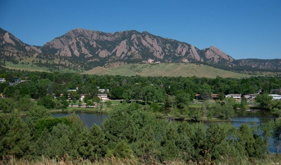 3930 Darley Ave, Boulder, CO 80305 - 5 Beds, 2 Bath