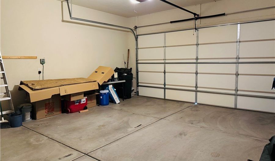 2853 Esmerelda Dr, Bullhead City, AZ 86429 - 2 Beds, 3 Bath