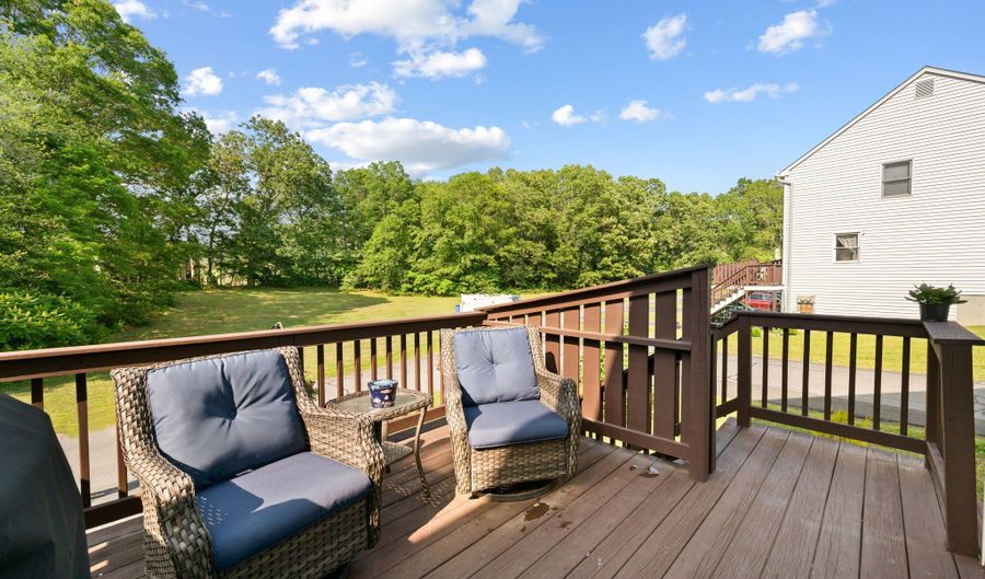 135 Liberty St 135, Clinton, CT 06413 - 2 Beds, 2 Bath