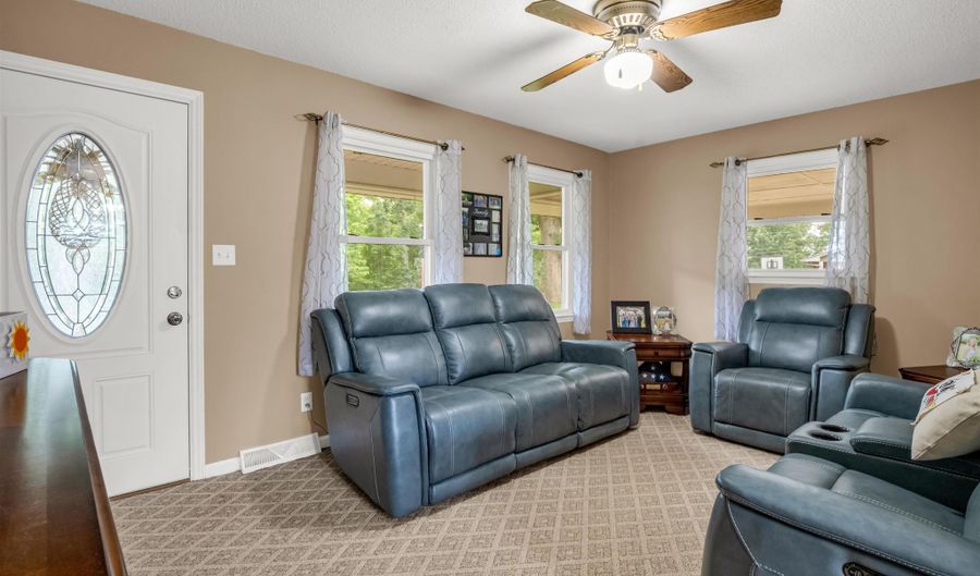 238 Lakeview Dr, Blacksburg, SC 29702 - 3 Beds, 2 Bath