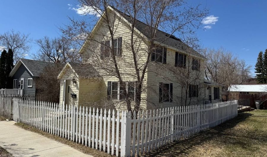 1002 Main St, Bottineau, ND 58318 - 3 Beds, 2 Bath