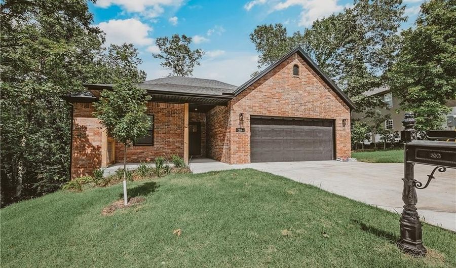 23 Ironside Ln, Bella Vista, AR 72715 - 3 Beds, 2 Bath