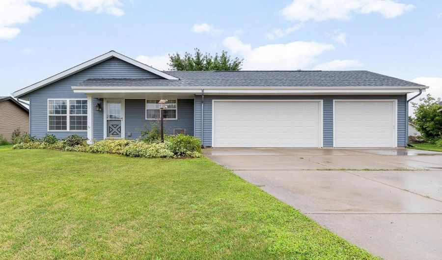 6025 RANDAL Ln, Caledonia, WI 53402 - 3 Beds, 2 Bath