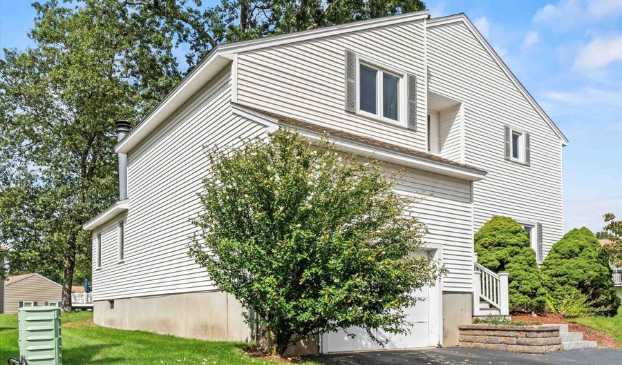 27 Country Hill Rd, Nashua, NH 03063 - 2 Beds, 3 Bath
