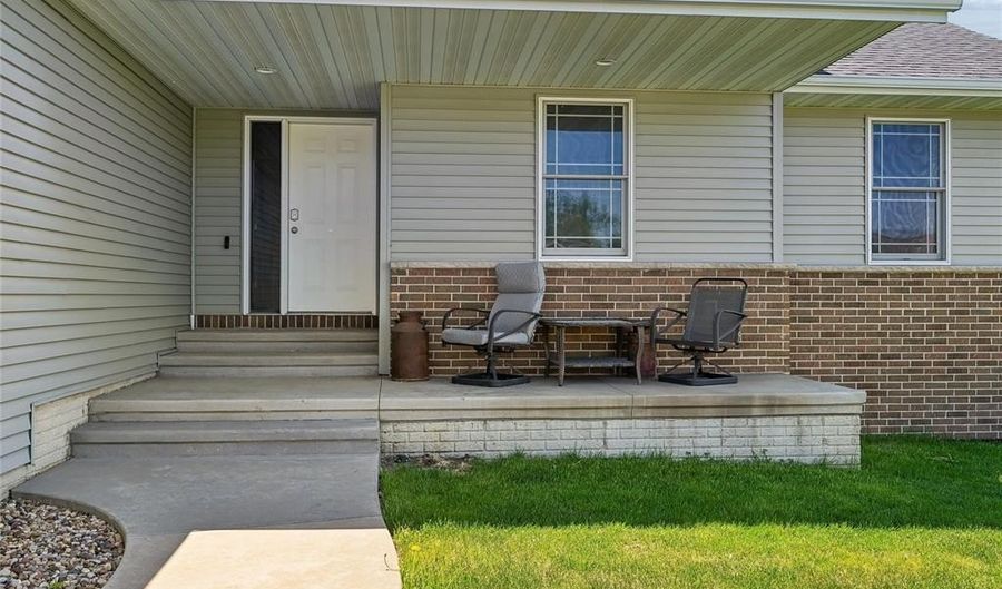 612 Deer Ridge Dr, Atkins, IA 52206 - 5 Beds, 3 Bath