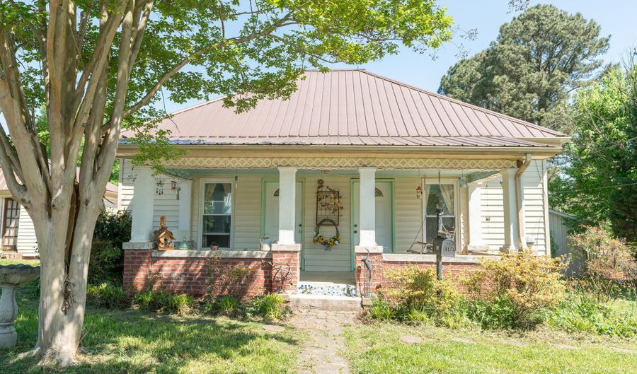 1122 Wright St, Sweetwater, TN 37874 - 3 Beds, 1 Bath