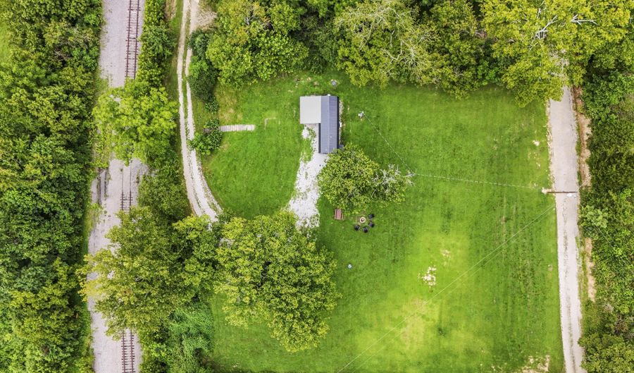 90 Railroad Lock Rd, Beattyville, KY 41311 - 1 Beds, 1 Bath