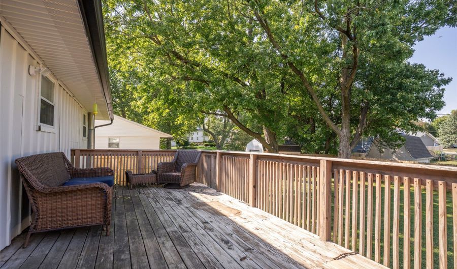 505 5th St SE, Altoona, IA 50009 - 4 Beds, 2 Bath
