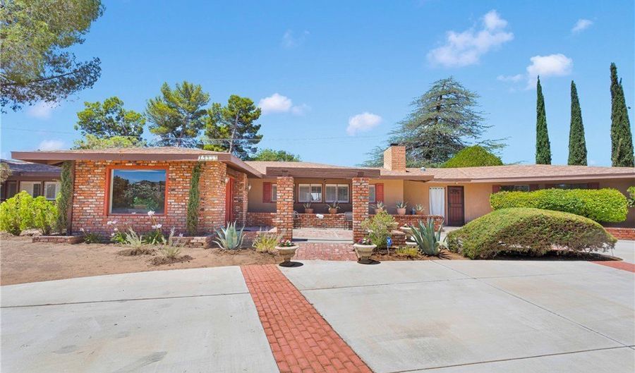 19955 Chickasaw Rd, Apple Valley, CA 92307 - 3 Beds, 3 Bath