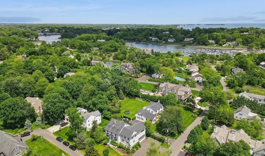 27 Waverly Rd, Darien, CT 06820 - 5 Beds, 5 Bath