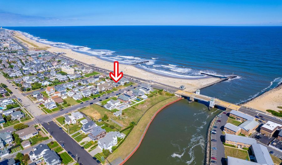 4 Washington Ave unit 1, Avon By The Sea, NJ 07717 - 2 Beds, 1 Bath