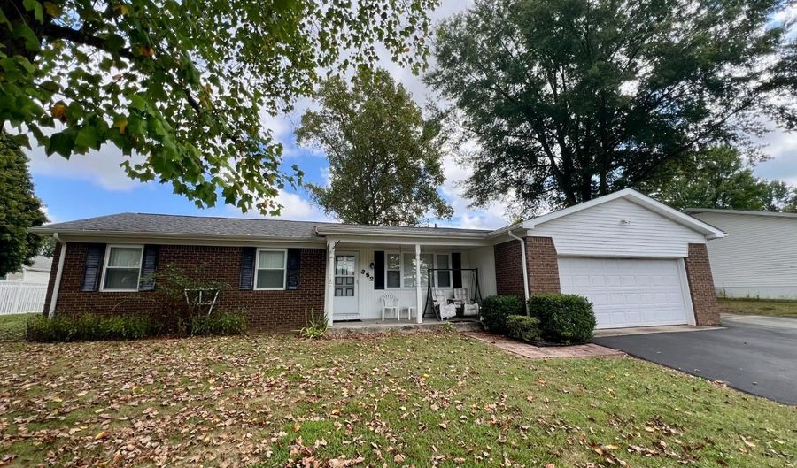 352 Pheasant Run Dr, Batesville, IN 47006 - 3 Beds, 2 Bath