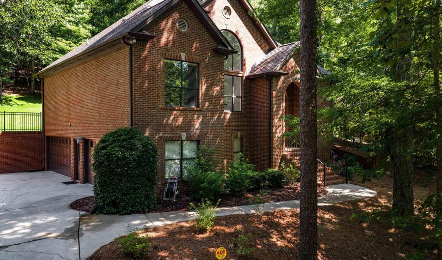 105 QUARTER HORSE Ln, Alabaster, AL 35007 - 4 Beds, 3 Bath