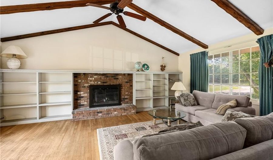 20 Adirondack Dr, East Greenwich, RI 02818 - 4 Beds, 3 Bath