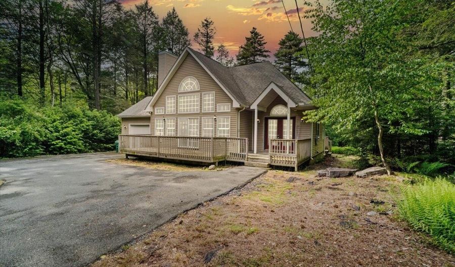 15 Shakespeare Dr, Albrightsville, PA 18210 - 3 Beds, 2 Bath