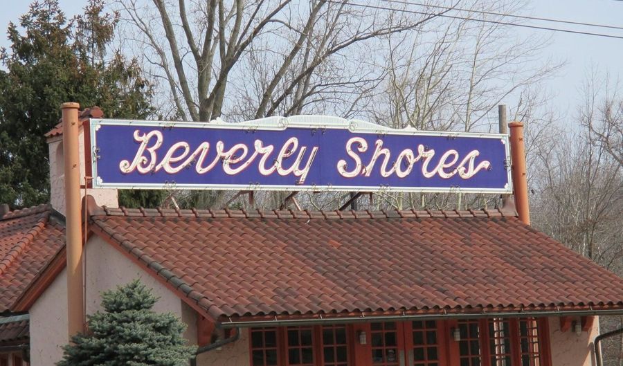33 S Lake Shore County Rd, Beverly Shores, IN 46301 - 15 Beds, 6 Bath
