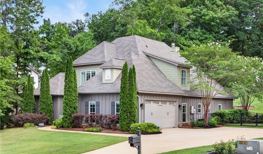 1569 CLUB CREEK Dr, Auburn, AL 36862 - 5 Beds, 4 Bath