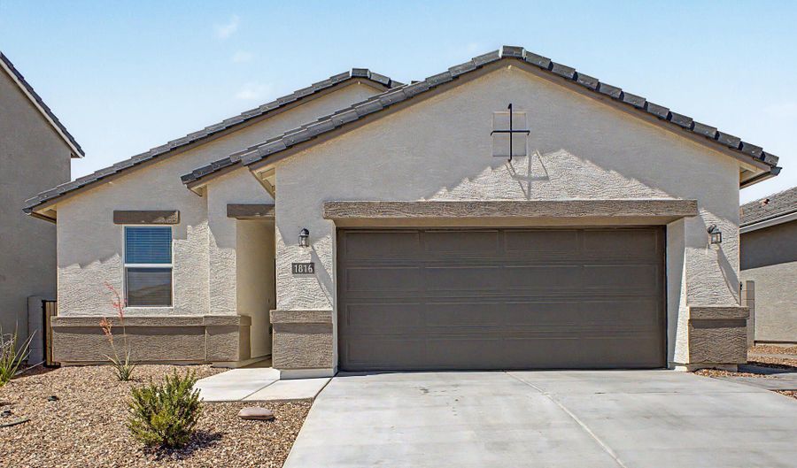 1816 W SOMBRA Ave, Apache Junction, AZ 85120 - 4 Beds, 2 Bath