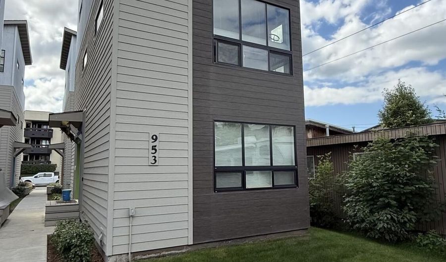 953 W 12th Ave, Anchorage, AK 99501 - 2 Beds, 3 Bath