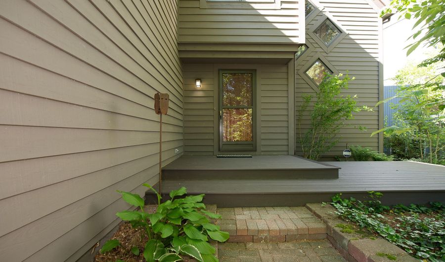 555 Glendale Cir, Ann Arbor, MI 48103 - 4 Beds, 4 Bath