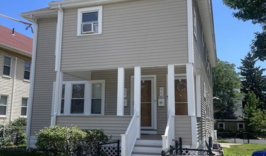 94 Chandler St 94, Arlington, MA 02474 - 2 Beds, 1 Bath
